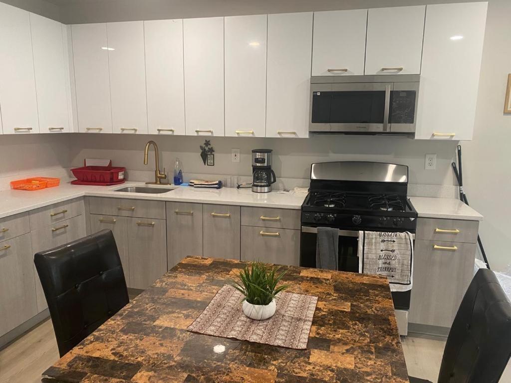 Stylish Room 8Mins To Newark Airport Экстерьер фото